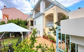 Dora'S Home With Garden Volos